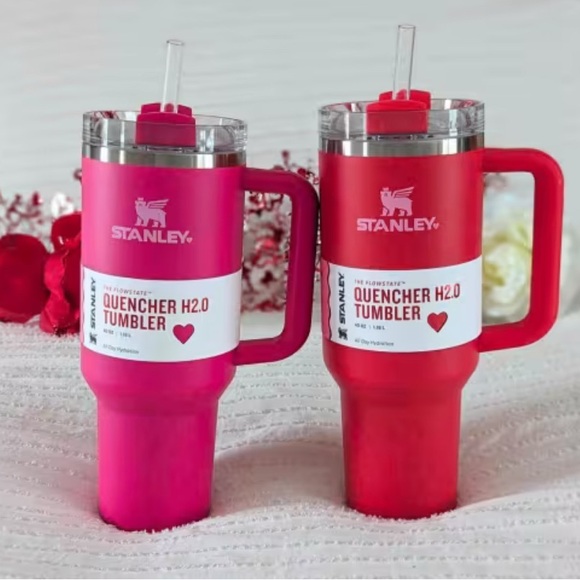 Stanley 40 oz Target Exclusive Quencher H2.0 Valentines Red Limited Edition NIB - Picture 3 of 16